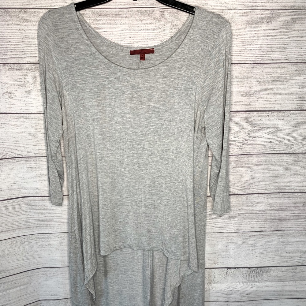 Medium BKE Red High-Low 3/4 length top